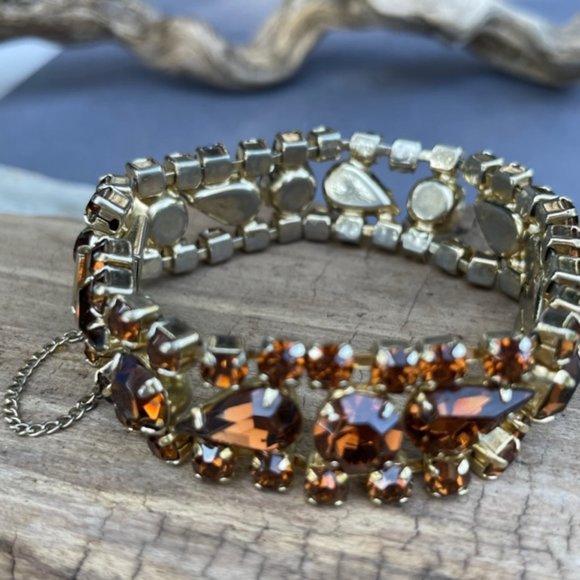 Vintage Amber Rhinestone Bracelet in a Goldtone Setting - Picture 11 of 14